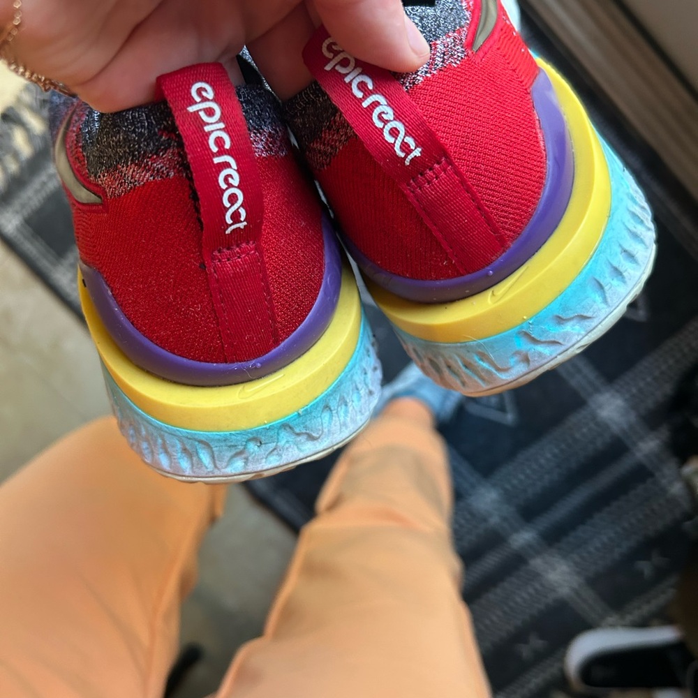 ✔️🔴🟣🟡Men’s Nike Epic React Fly Knits Size 9